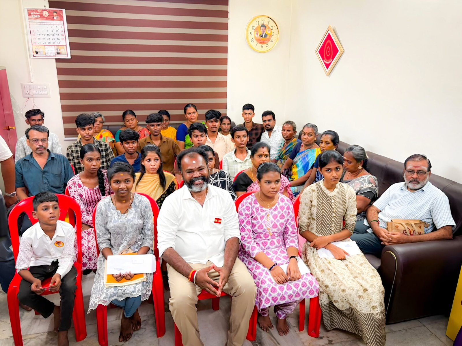 விஜயின் கல்விக் கரம்-கல்வி உதவி திட்டம்