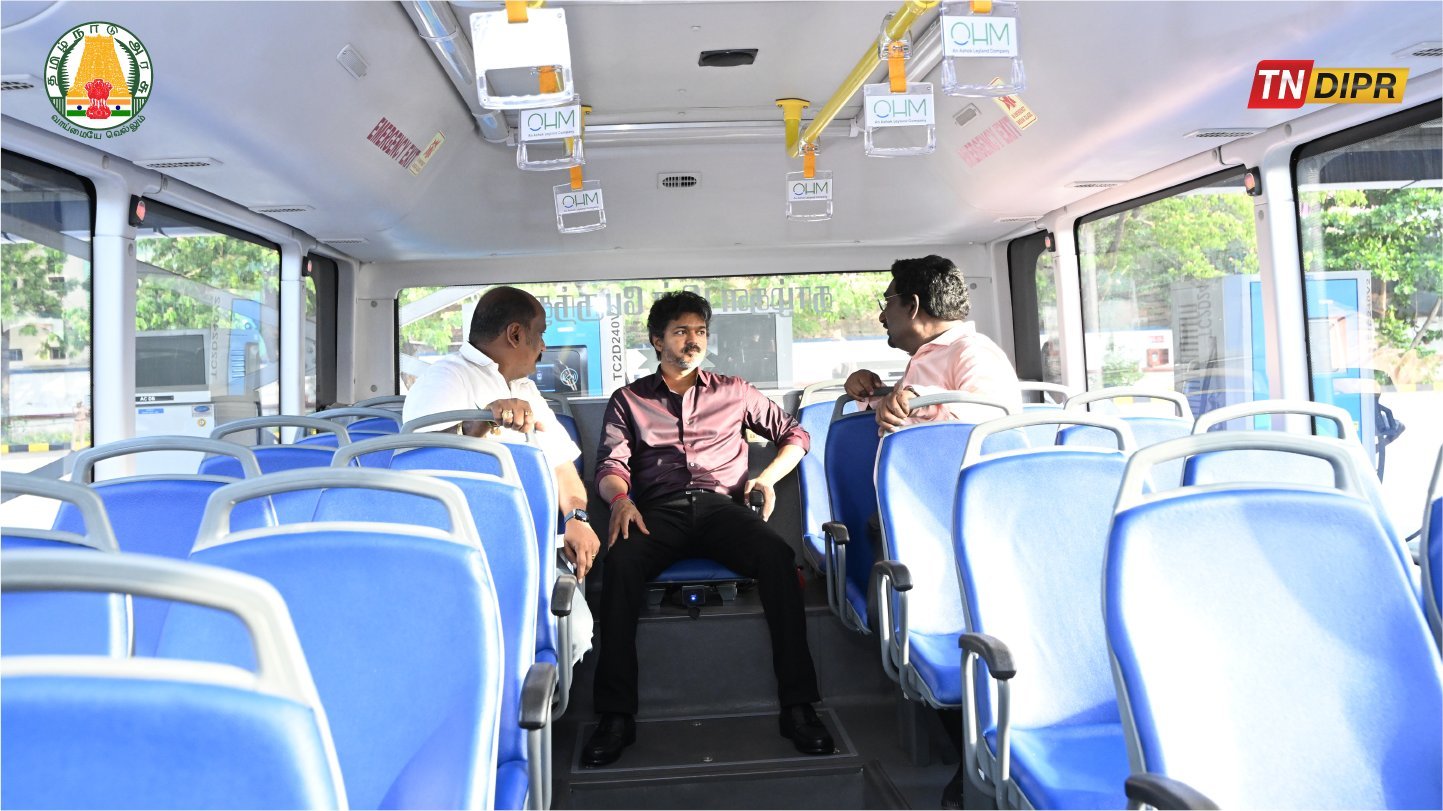 விஜய்  மின்சார பேருந்திற்குள் ஆய்வு